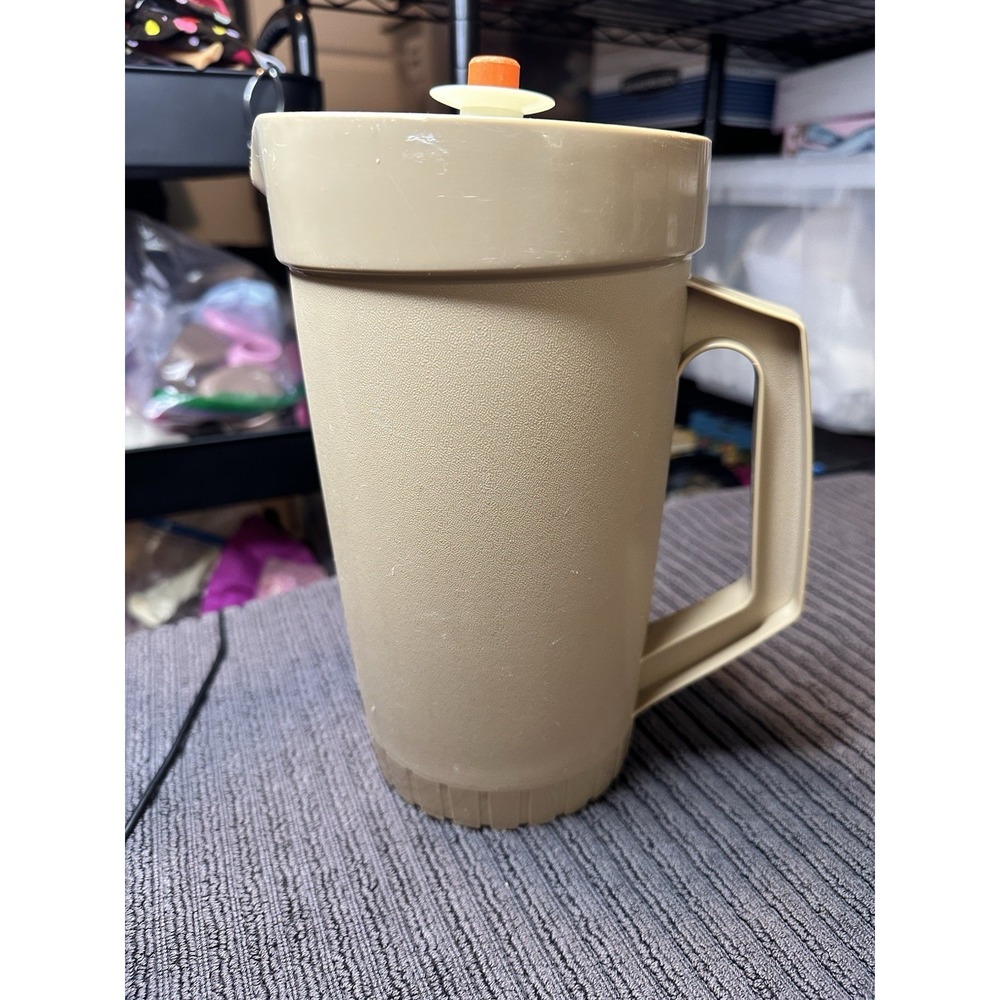 Vintage Tupperware 1/2 Gallon 2 Qt  Pitcher W/Lid
